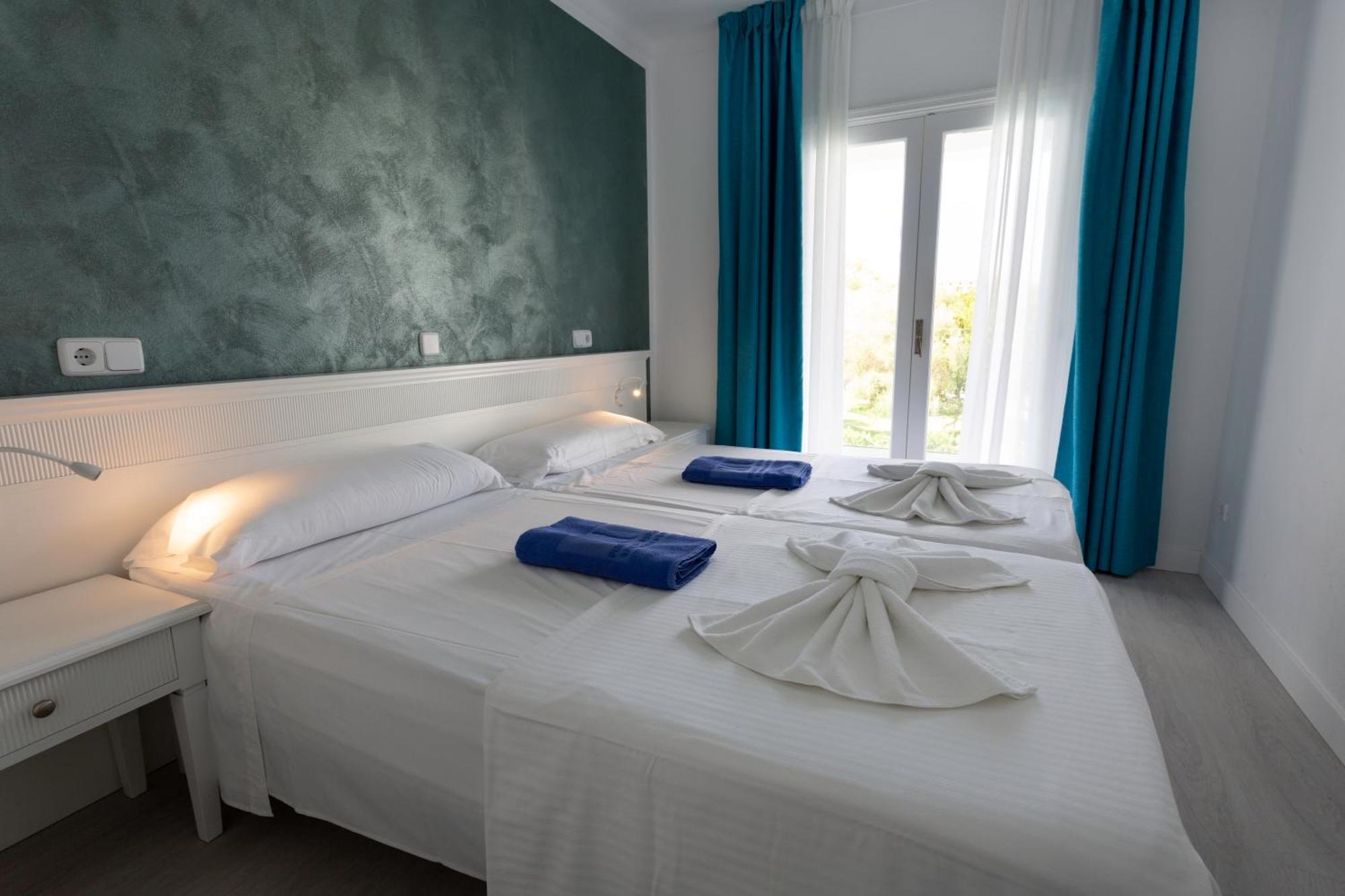 Ferrera Suites Кала Ферера Екстериор снимка