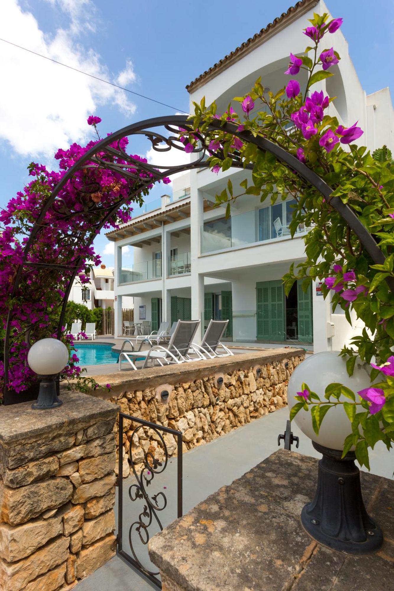 Ferrera Suites Кала Ферера Екстериор снимка